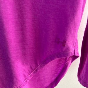 Under armour, hot pink, size small and excellent condition.